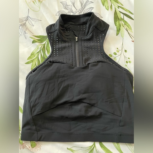 Sports top - Picture 1 of 3